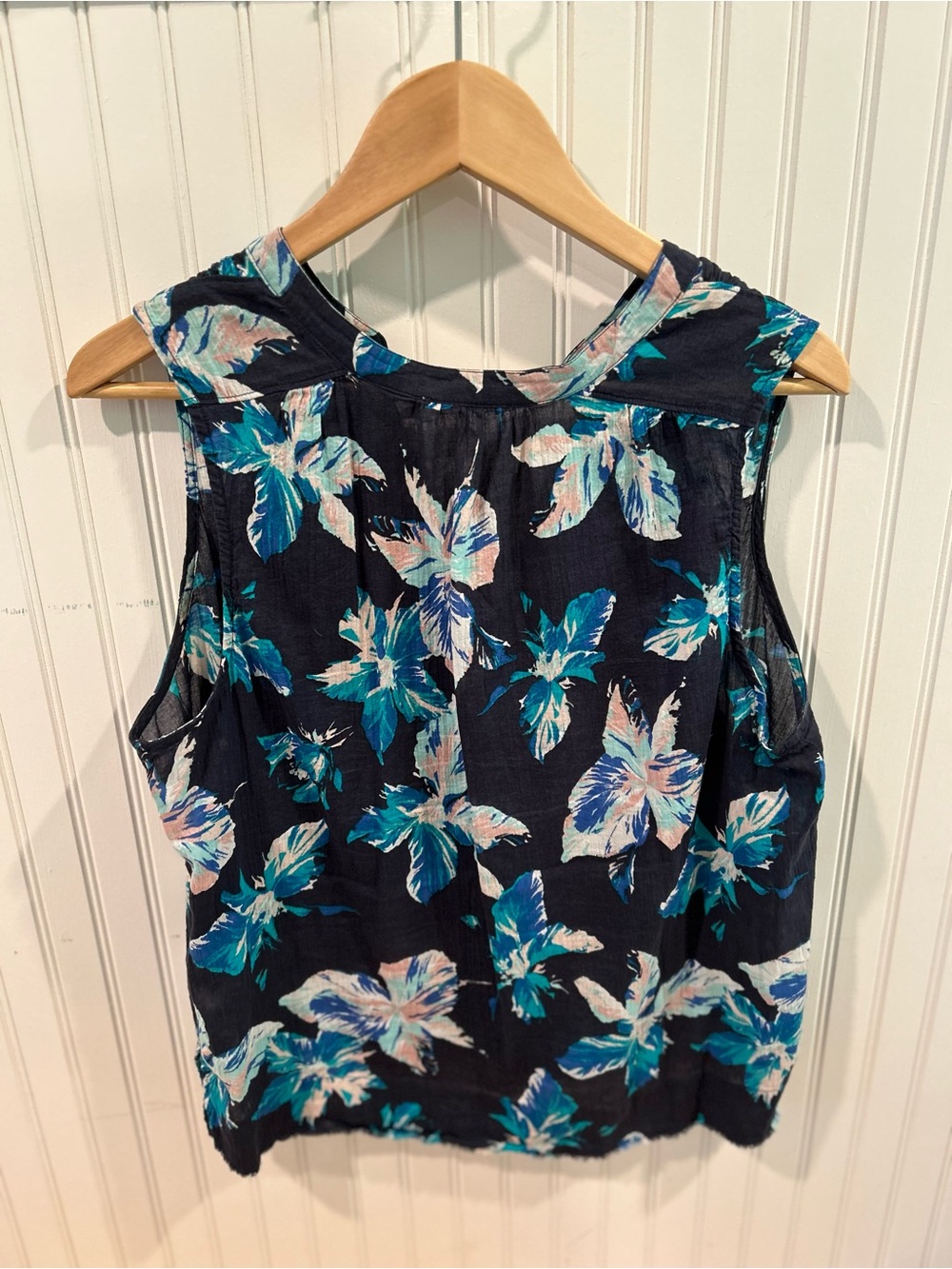 Carve Designs Navy Floral Sleeveless V-Neck Tank with Teal & White Flowers - Picture 5 of 6